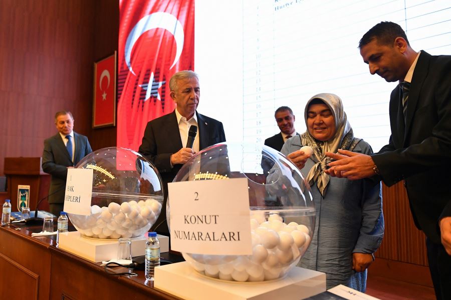 15 YILIN HASRETİ BİTİYOR: MAMAK’TA YAPIMI TAMAMLANAN 160 KONUT HAK SAHİPLERİNE TESLİM EDİLDİ