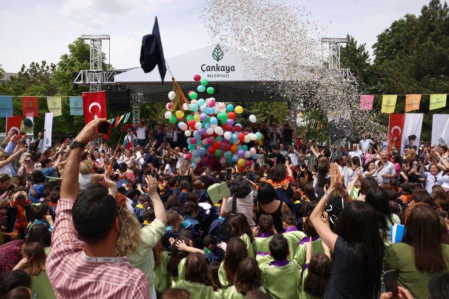 400 ÇOCUK KEP ATMA HEYECANI YAŞADI