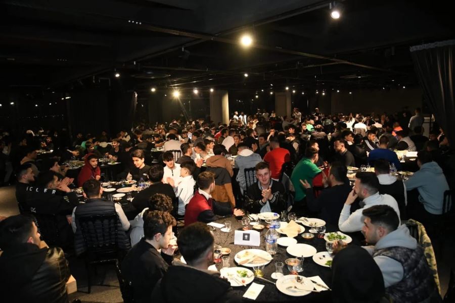 AK Gençler Başiskele'yi meşalelerle aydınlattı
