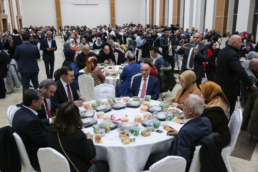 AK PARTİ İLÇE TEŞKİLATI İFTARDA BULUŞTU