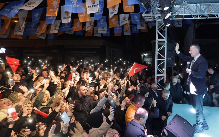 AK Parti mahalle buluşması geceyi ışıl ışıl aydınlattı