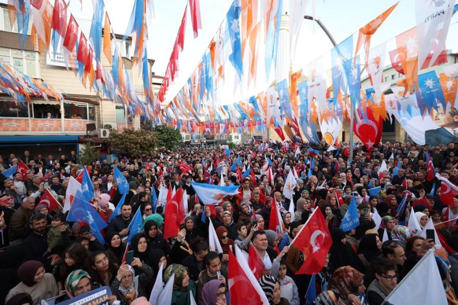 AK Parti’nin açılışı mitinge dönüştü!