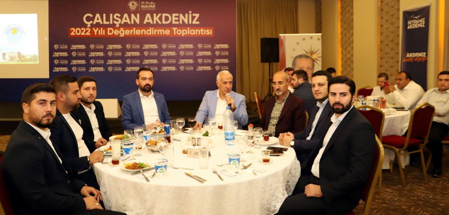 AKDENİZ BELEDİYE BAŞKANI GÜLTAK,  AKDENİZ’İ DEĞİŞTİREN HİZMET VE PROJELERİ GENÇLERE ANLATTI