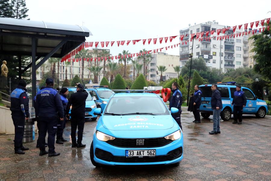 AKDENİZ BELEDİYESİ, DEPREM BÖLGESİNE ARAMA-KURTARMA PERSONELİ GIDA BATTANİYE ÇADIR GÖNDERDİ