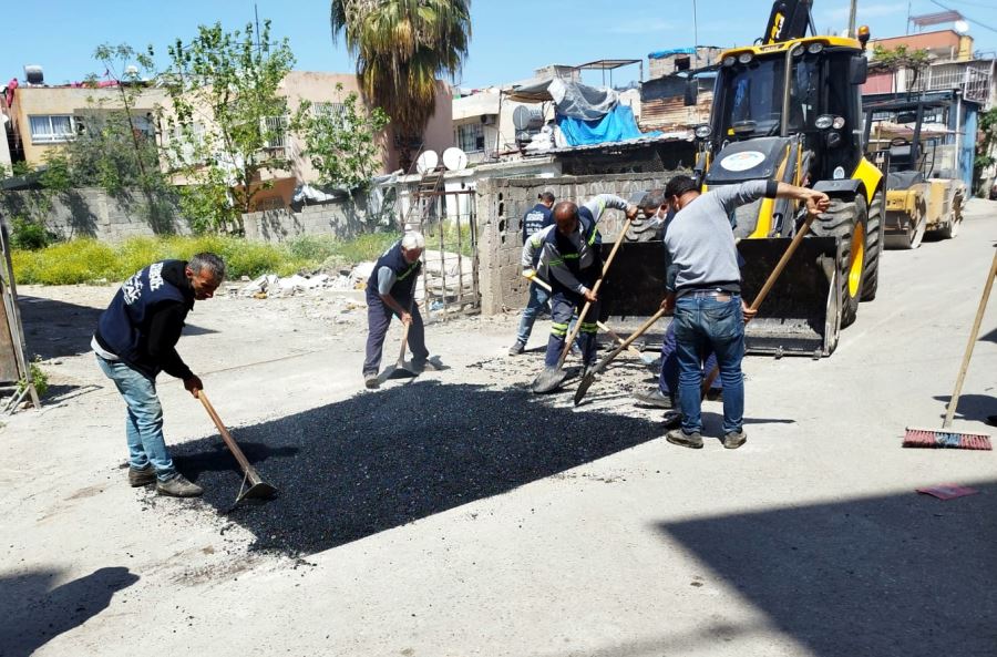 AKDENİZ BELEDİYESİ İLÇENİN ÇEHRESİNİ DEĞİŞTİRİYOR
