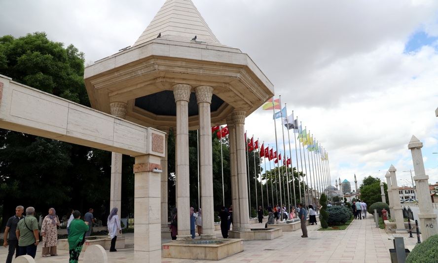 AKDENİZ BELEDİYESİ PROJEYİ HAYATA GEÇİRDİ, ŞEHİT AİLELERİ VE GAZİLER KONYA’YI GEZDİ