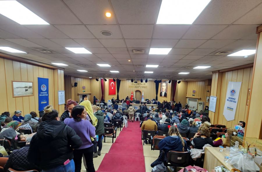 AKDENİZ BELEDİYESİ YARDIM KAMPANYASI BAŞLATTI TÜM KAPILARINI VATANDAŞLARA AÇTI