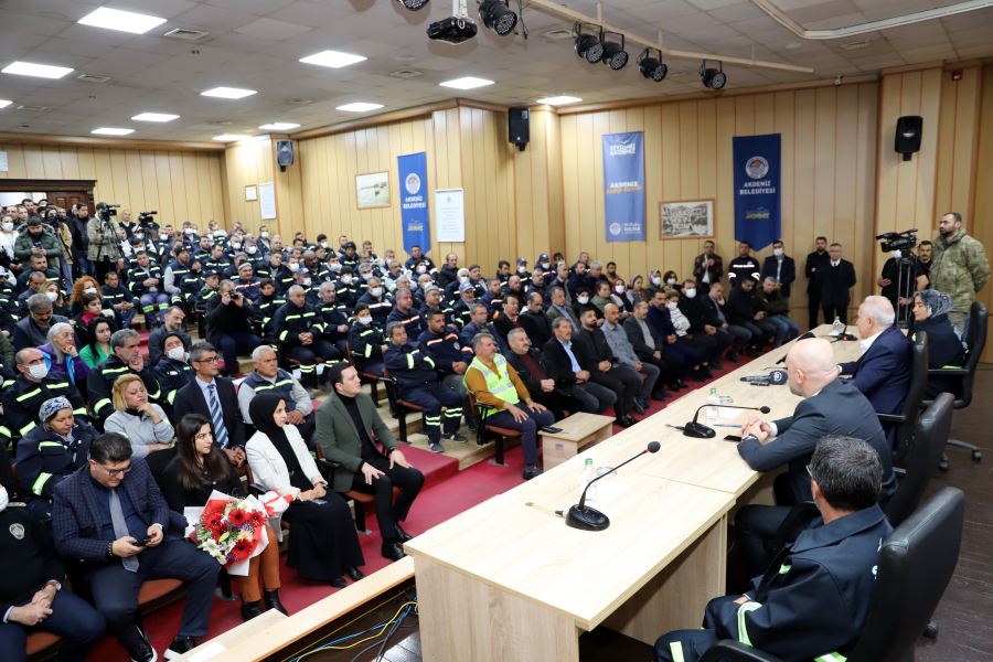 AKDENİZ BELEDİYESİNDE EN DÜŞÜK İŞÇİ MAAŞI 11 BİN 150 TLYE YÜKSELDİ
