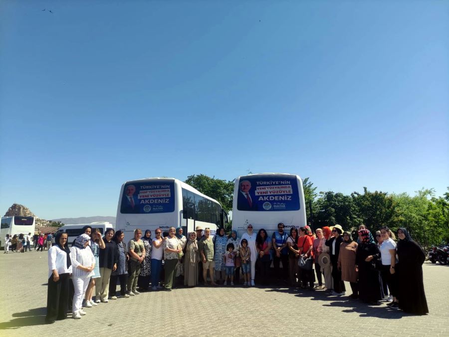AKDENİZ BELEDİYESİNDEN KADINLARA BAYRAM HEDİYESİ