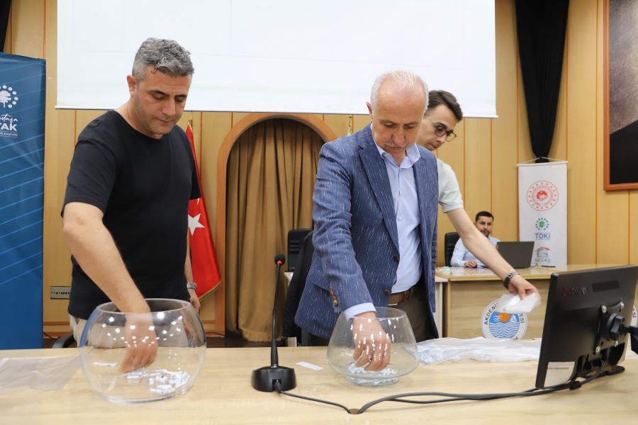 AKDENİZ ÇAY MAHALLESİ’NDE TOKİ KONUTLARI İÇİN 2. KURA ÇEKİMİ YAPILDI