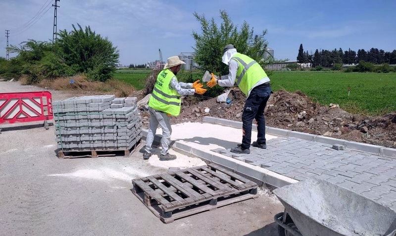 AKDENİZ’DE ASFALT VE KALDIRIM YENİLEME ÇALIŞMALARI SÜRÜYOR
