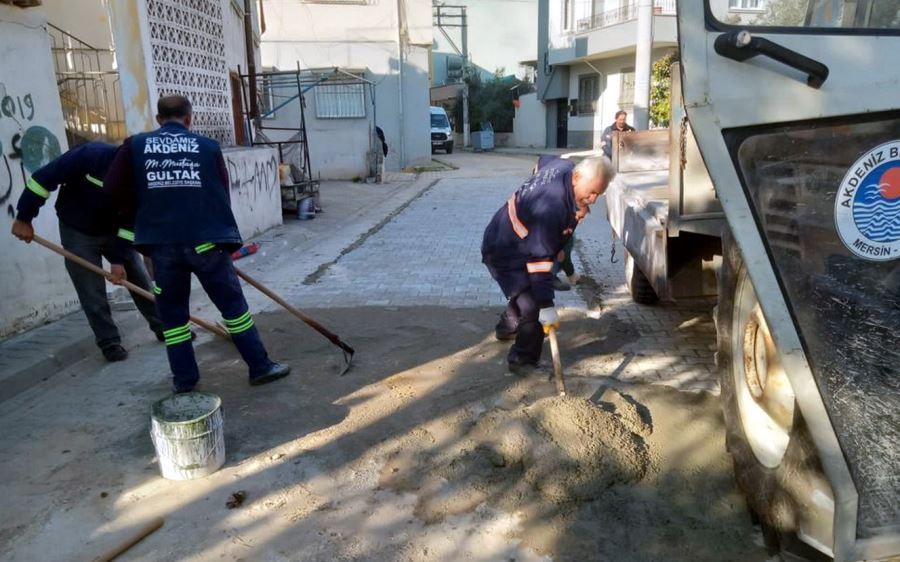 AKDENİZDE SOKAK YENİLEME VE YOL AÇMA ÇALIŞMALARI