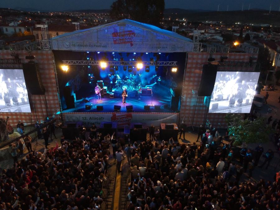Alaçatı Ot Festivali'nde Duman İzdihamı