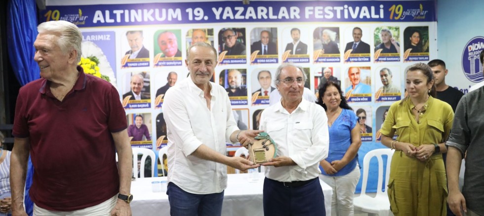ALTINKUM YAZARLAR FESTİVALİ USTA KALEMLERİ AĞIRLAMAYA DEVAM EDİYOR - GÜNDEM - İnternetin Ajansı