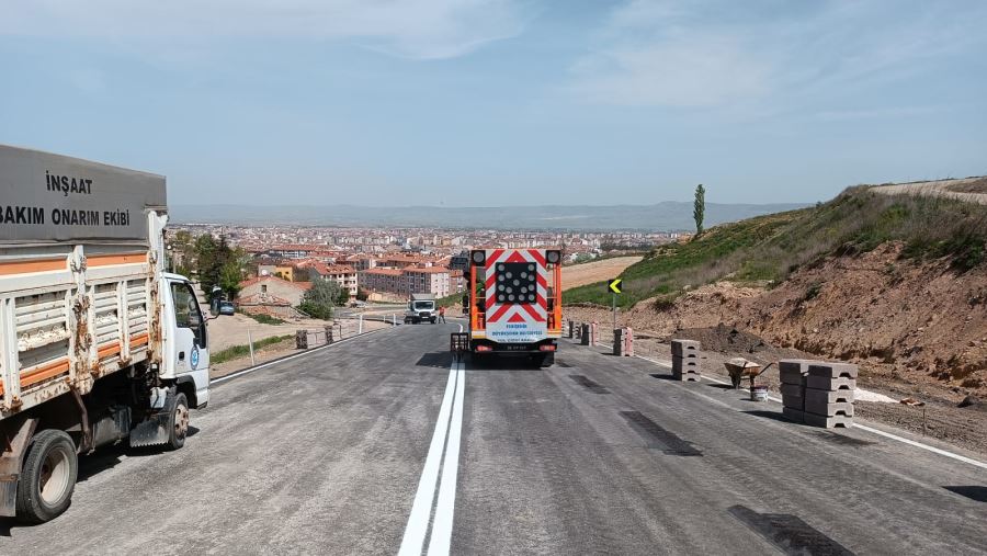 Ankara Büyükşehir Belediyesi Etimesgut ilçesi Yapracık Mahallesi’ne iki ayrı tesis kazandırmak için çalışmalara başladı.