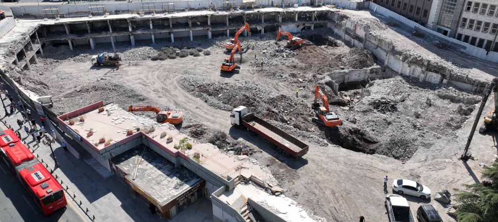 ANKARA BÜYÜKŞEHİR BELEDİYESİ ULUS MEYDANI İÇİN DÜĞMEYE BASTI - GÜNDEM - İnternetin Ajansı