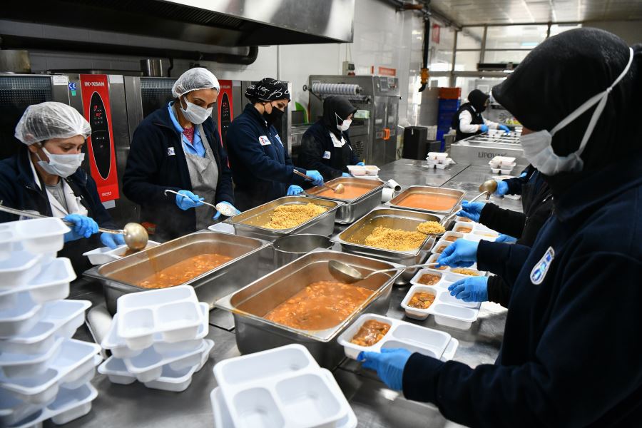 ANKARA BÜYÜKŞEHİR BELEDİYESİNİN “YEMEK VER” KAMPANYASINA DESTEK YAĞIYOR
