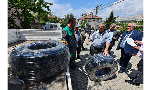 ANKARA BÜYÜKŞEHİRİN GERİ DÖNÜŞÜM ÜRÜNÜ DAMLAMA SULAMA BORULARI ÇİFTÇİLERE ULAŞMAYA BAŞLADI
