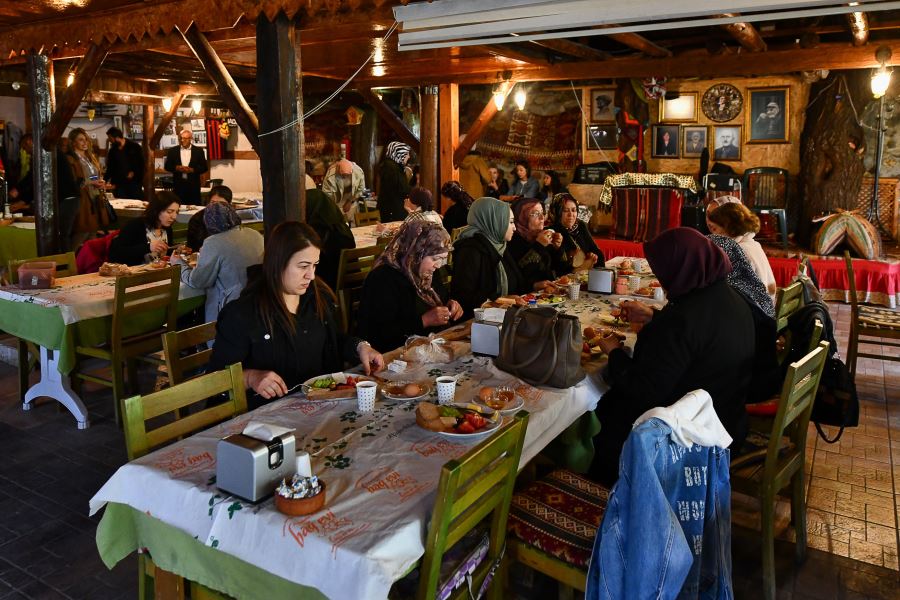 ANKARA BÜYÜKŞEHİRİN YEREL EKONOMİYİ CANLANDIRAN KENT GEZİLERİ DEVAM EDİYOR