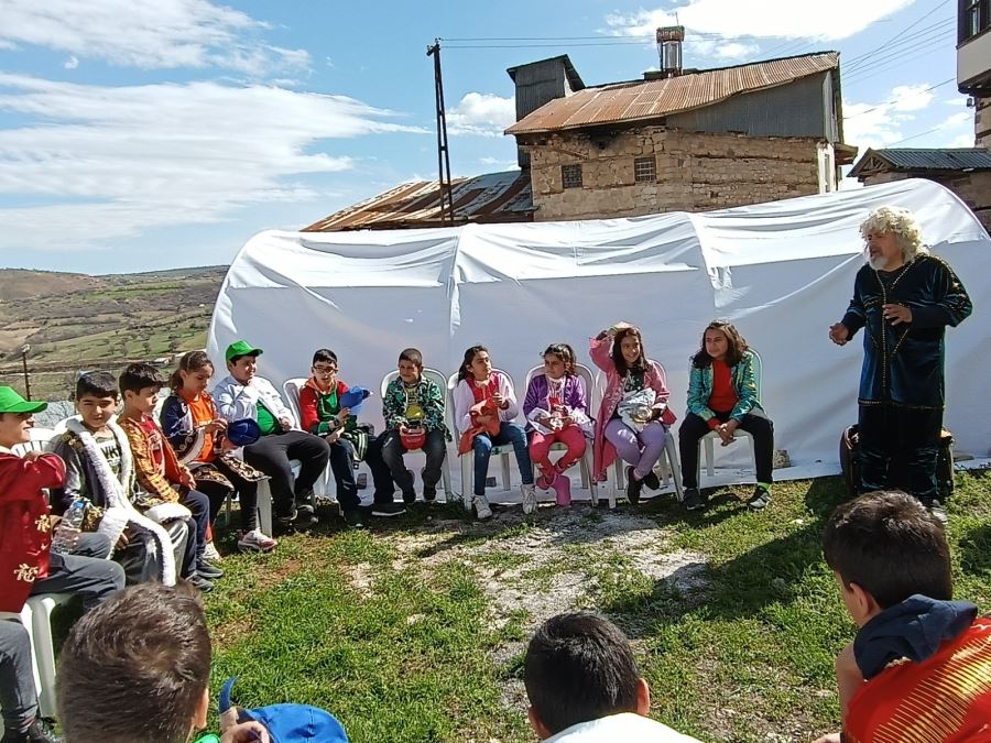 Arapgir Belediyesi tarafından depremzede çocuklara sürdürülebilir medya, sanat aktiviteleri yolu ile psikososyal destek atölyeleri açıldı