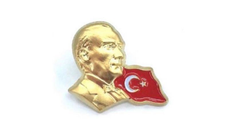 Atatürk ve Türk Bayrağı Rozeti Siyasi Simge Değildir!
