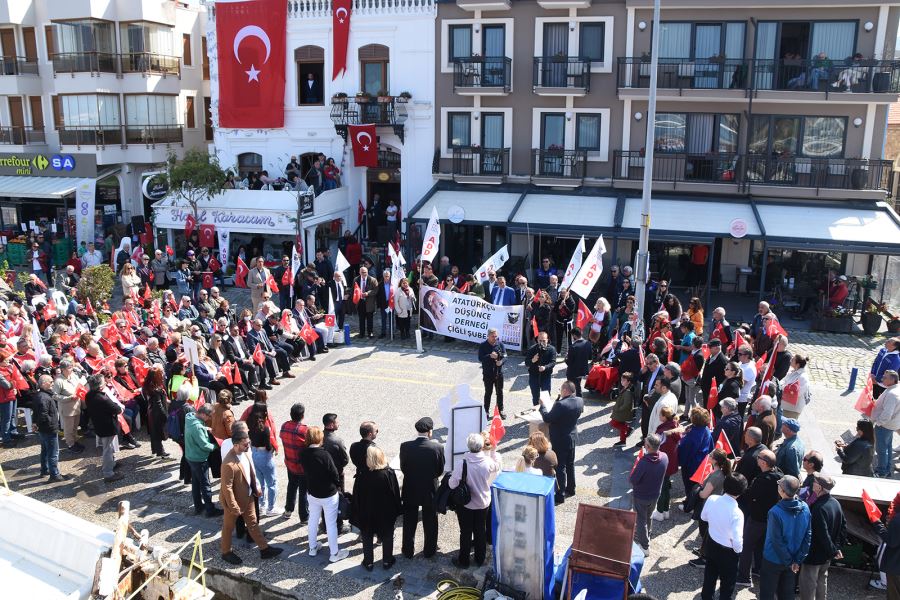 ATATÜRK’ÜN FOÇA’YA GELİŞİNİN 89. YIL DÖNÜMÜ TÖRENLE ANILDI