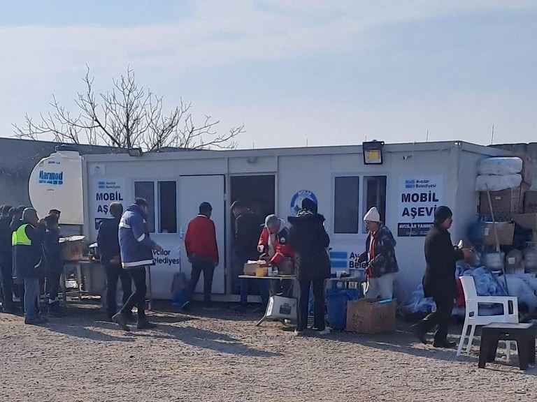 Avcılar Belediyesi’nden Deprem Bölgesine Yardım Köprüsü