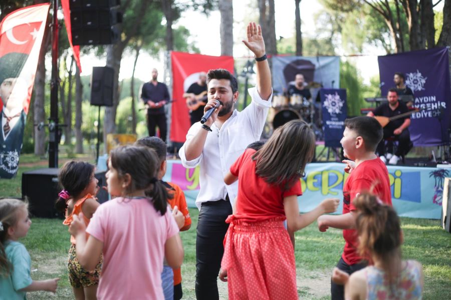 AYDIN BÜYÜKŞEHİR BELEDİYESİ'NDEN NAZİLLİ'DE YAZ KONSERİ