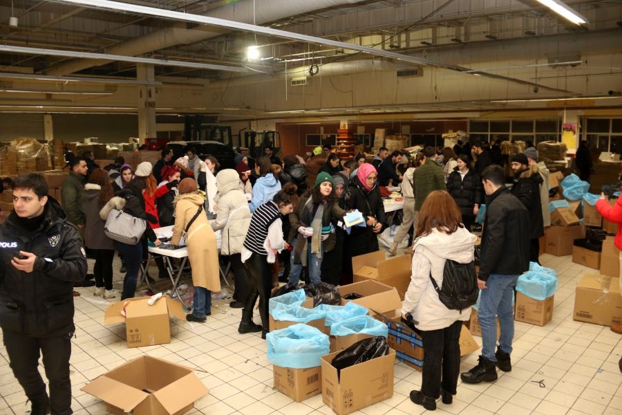 Ayni Yardım Merkezi’nde deprem bölgesine 60 TIR yardım gönderildi