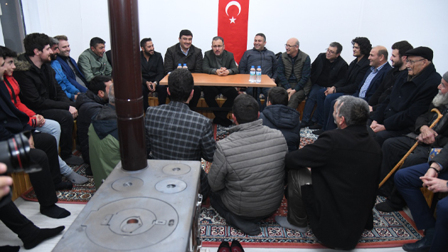 Bakan Kasapoğlu’ndan gençlere sürpriz ziyaret