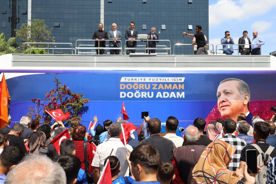 BAKAN NUREDDİN NEBATİ’YE AKDENİZ’DE MİTİNG GİBİ KARŞILAMA