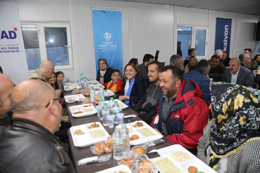 BAKAN VARANK, NURDAĞI VE İSLAHİYE'NİN EKONOMİSİNİ CANLANDIRMAK İÇİN GAZİANTEP BÜYÜKŞEHİR İLE ORTAK ÇALIŞILACAĞINI SÖYLEDİ