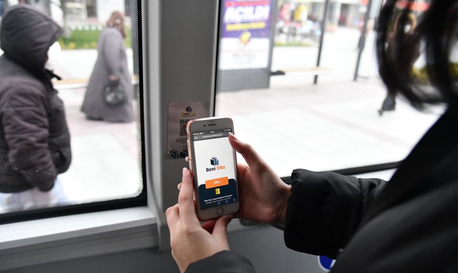 Balıkesir’de durak ve otobüslerde beklemek boş zaman olmaktan çıkıyor