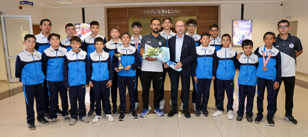 Başarılı sporculardan Başkan Pekyatırmacı’ya ziyaret  BAŞKAN PEKYATIRMACI: “GELECEĞİN ŞAMPİYONLARI SELÇUKLU’DA YETİŞİYOR” - TÜRKİYE - İnternetin Ajansı