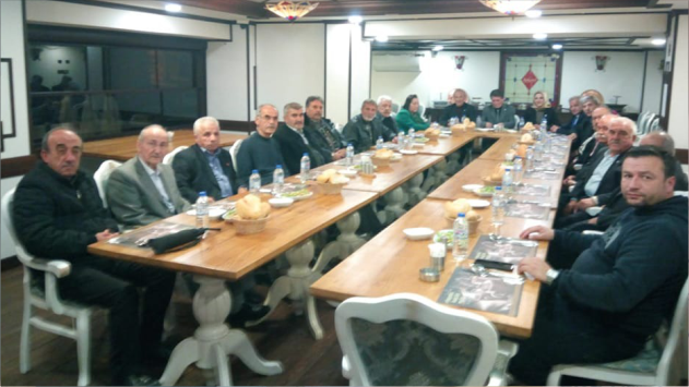 BAŞKAN AKBAŞ ÖĞRETMENLERLE AKŞAM YEMEĞİNDE BİR ARAYA GELDİ!