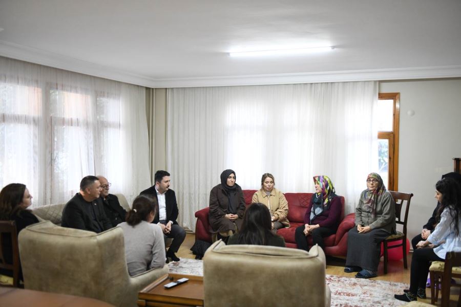 BAŞKAN AVCI DEPREMZEDE AİLELERİ ZİYARET ETTİ