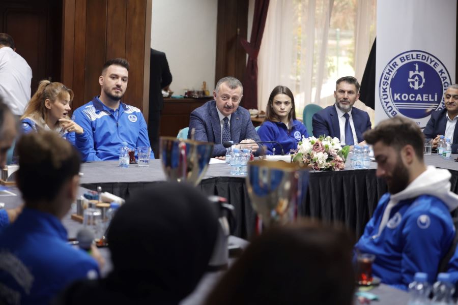 Başkan Büyükakın, Kağıtspor’un  şampiyonları ile buluştu