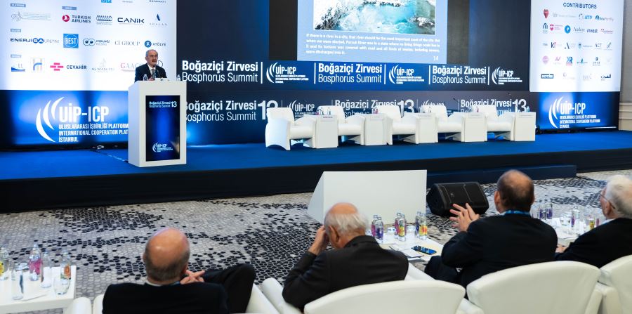 BAŞKAN BÜYÜKERŞEN BOĞAZİÇİ ZİRVESİ’NDE ESKİŞEHİR’İ ANLATTI