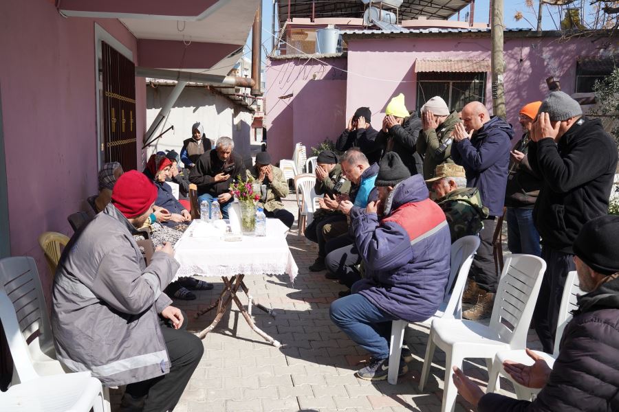 BAŞKAN ÇALIK DEPREMZEDELERİN ACILARINA ORTAK OLDU