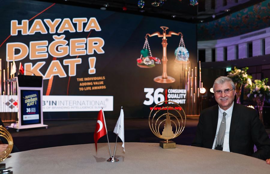 Başkan Ekrem Yüce’ye ‘Hayata Değer Katan Birey’ ödülü verildi