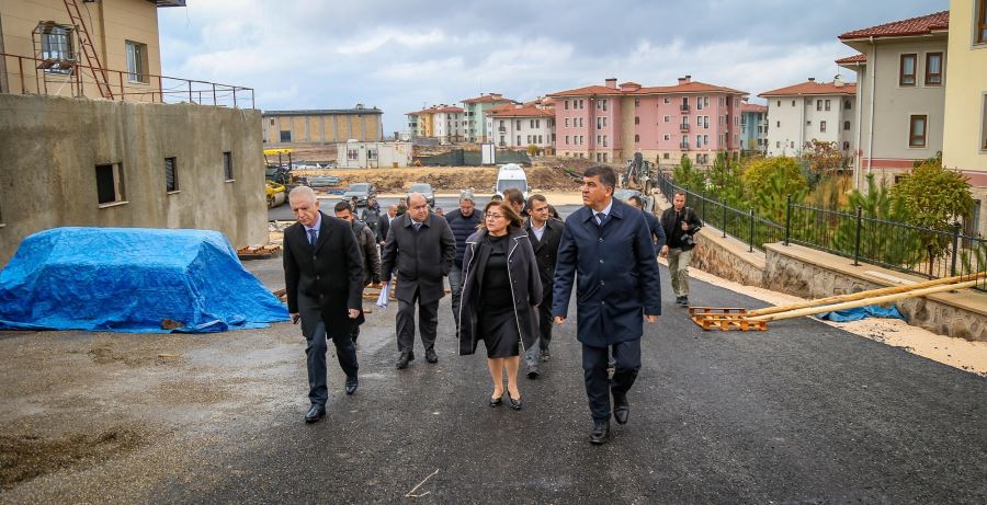 BAŞKAN FATMA ŞAHİN PARLAYAN YERLEŞİM BÖLGESİNDE İNCELEMELERDE BULUNDU