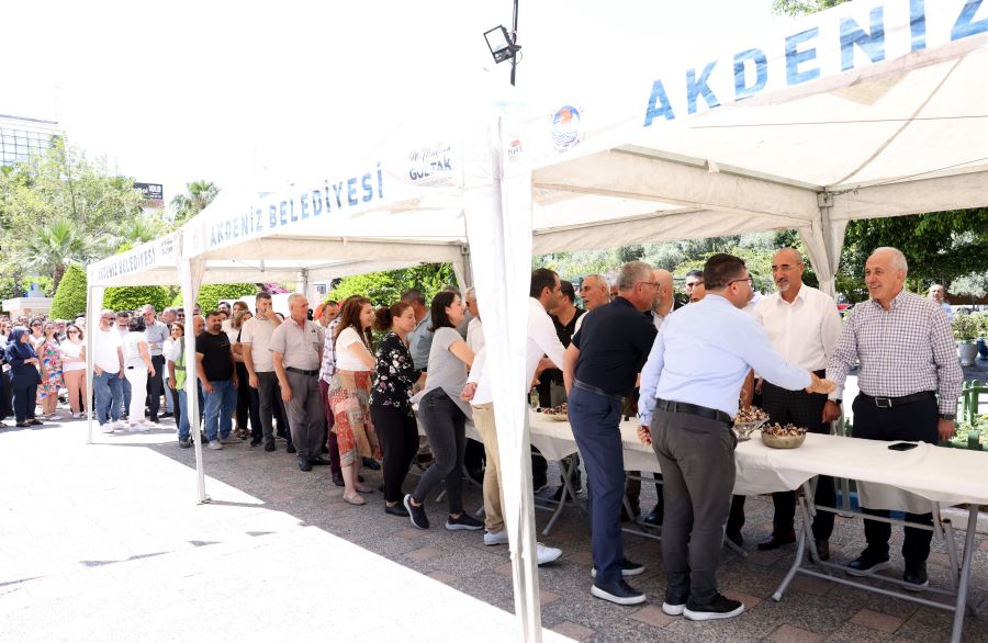 BAŞKAN GÜLTAK BELEDİYE PERSONELİ İLE BAYRAMLAŞTI
