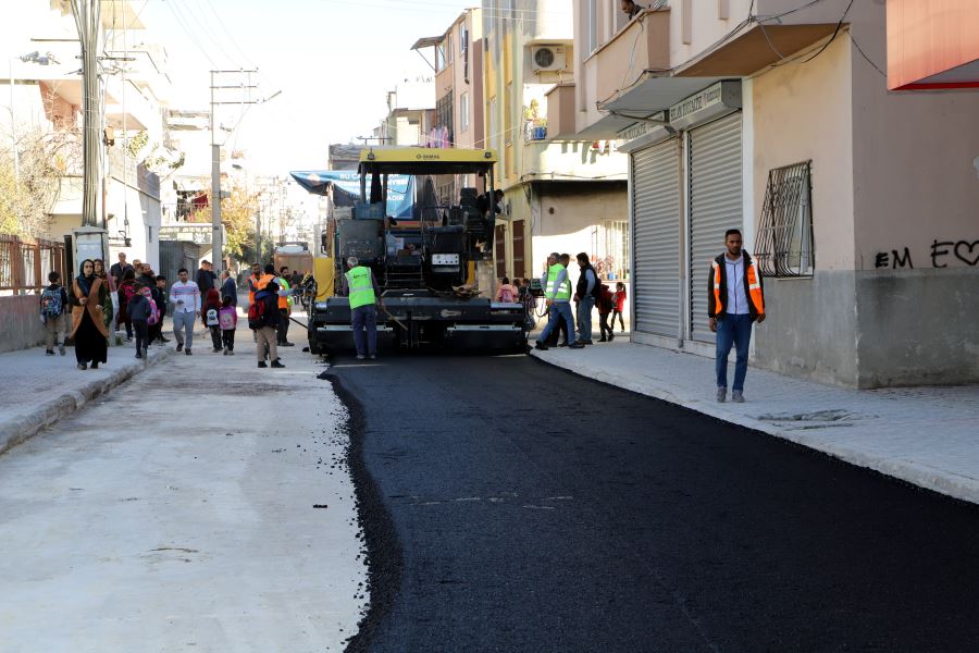 BAŞKAN GÜLTAK; “KARŞIMIZA ÇIKARILAN ENGELLERE RAĞMEN AKDENİZ’DE ASFALT SERİMİNE BAŞLADIK”