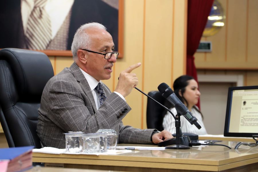 BAŞKAN GÜLTAK; 'SİZİN BAŞKASINA PEŞKEŞ ÇEKTİĞİNİZ ARAZİYİ BELEDİYEMİZE KAZANDIRAN ADAMIM'