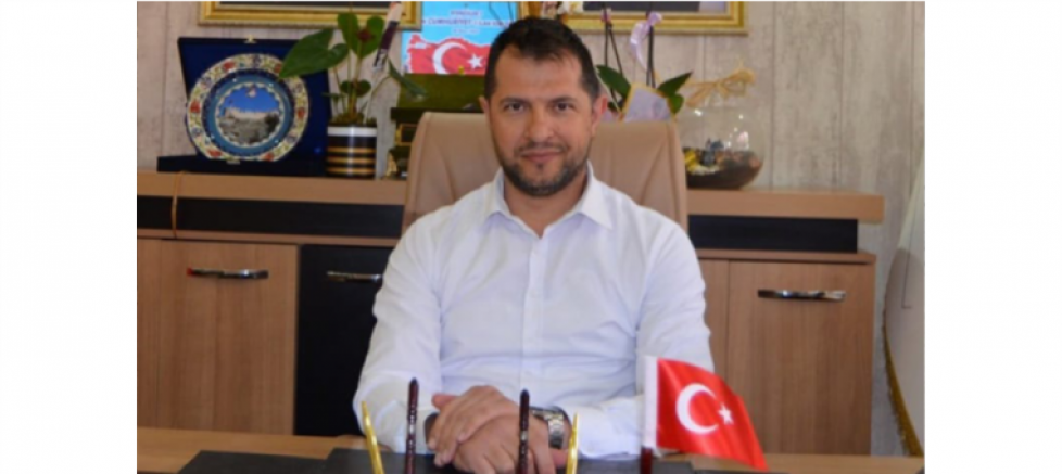 BAŞKAN KARASU: TUVALETİ ÇEVRELEYEN DUVARDA TÜRK BAYRAĞININ NE İŞİ VAR?! - GÜNDEM - İnternetin Ajansı