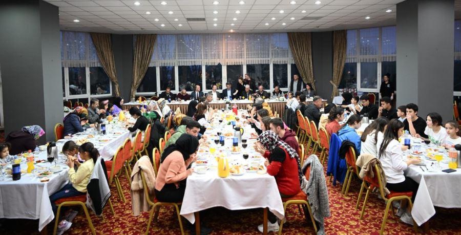 BAŞKAN KOCAMAN DEPREMZEDELERLE İFTAR YAPTI