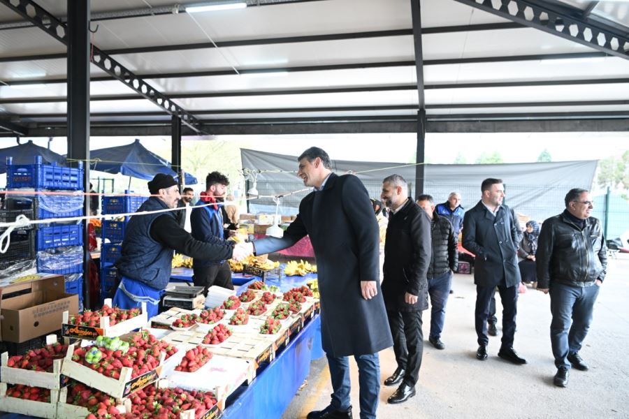 BAŞKAN KOCAMAN PAZAR ALIŞVERİŞİNDE