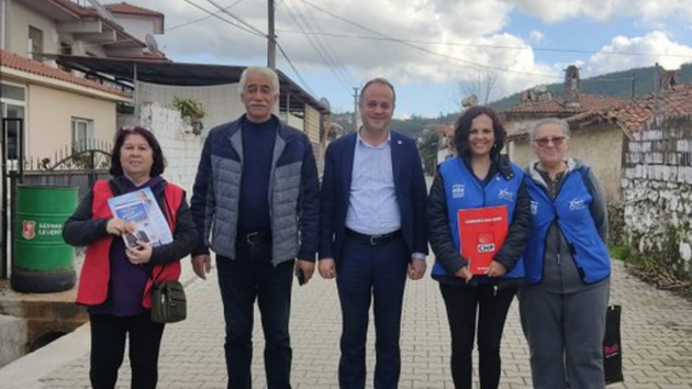 Başkan Özcan ve örgütü ev ziyaretlerinde