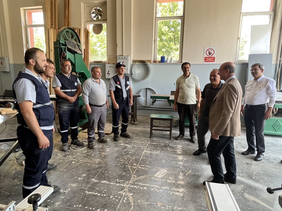 BAŞKAN PEKYATIRMACI’DAN BELEDİYE PERSONELİNE ZİYARET