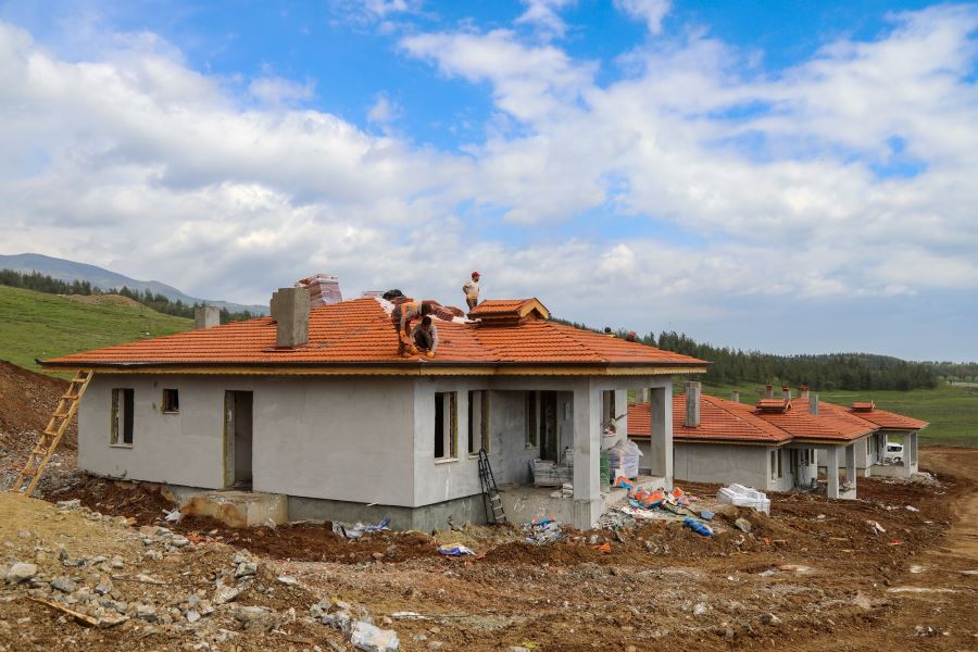 BAŞKAN ŞAHİN, NURDAĞI’NDA YAPIMINDA SONA GELİNEN BELPINAR KÖYÜ’NÜ ZİYARET ETTİ